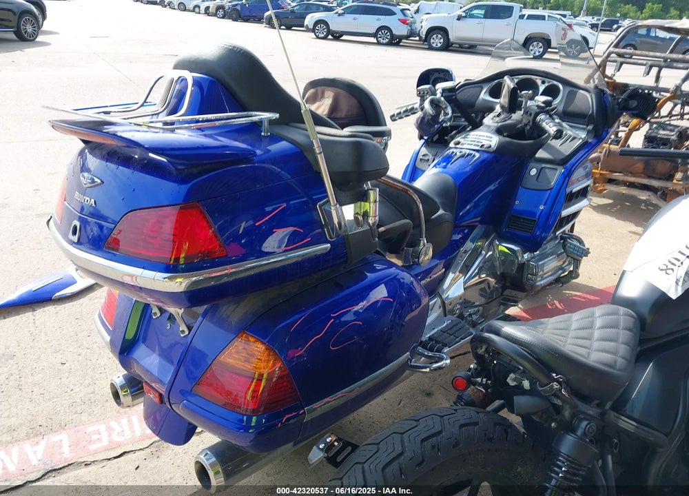 2005 HONDA GL1800 VIN: 1HFSC47035A403975