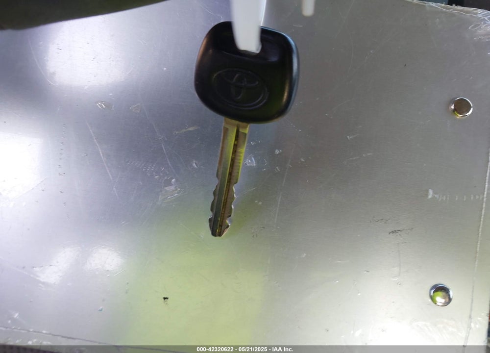 2002 TOYOTA AVALON XL/XLS VIN: 4T1BF28B92U255844