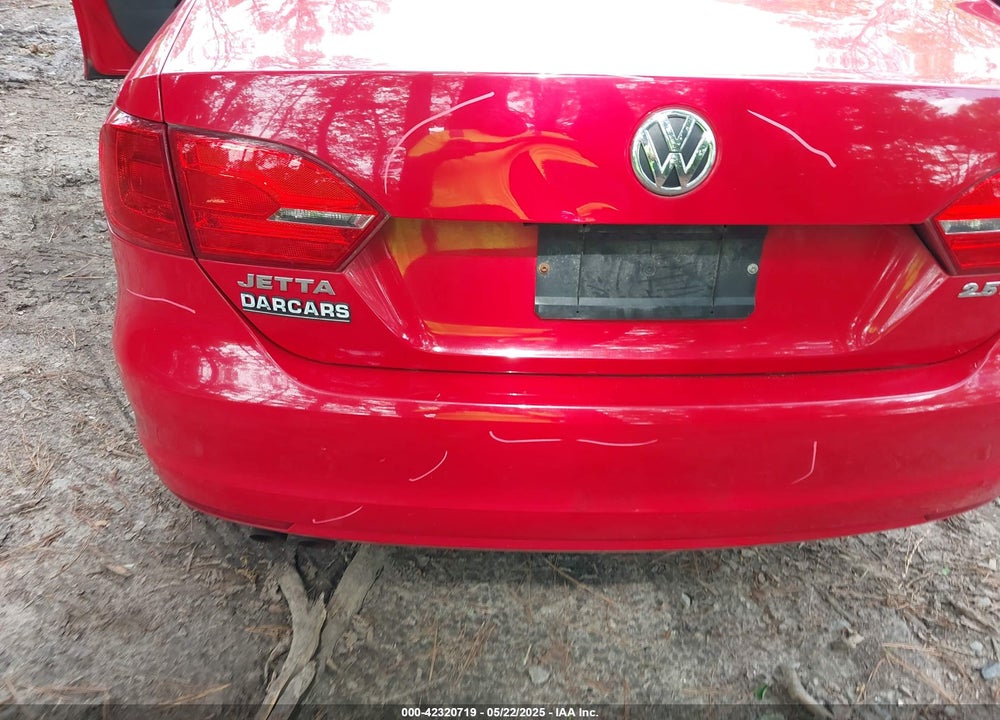 2011 VOLKSWAGEN JETTA VIN: 3VWDZ7AJ0BM368053