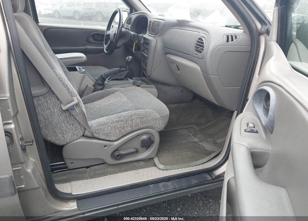 2003 CHEVROLET TRAILBLAZER LS VIN: 1GNDT13S732333114