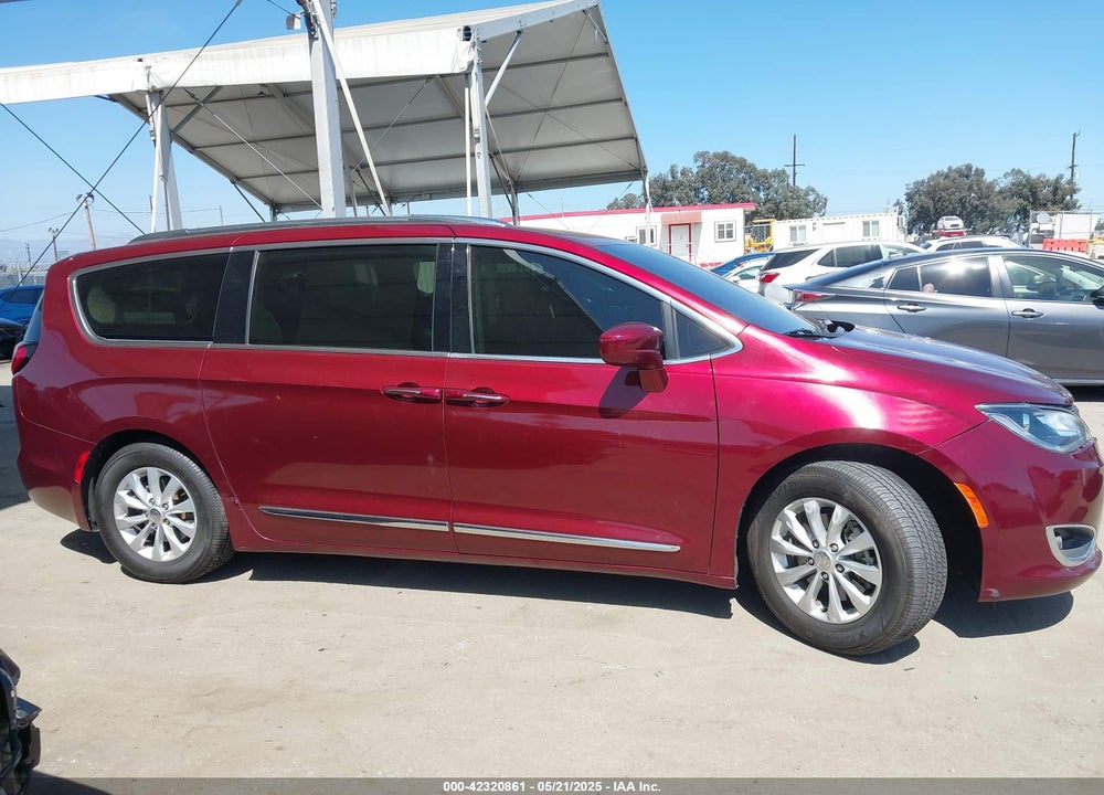 2019 CHRYSLER PACIFICA TOURING L VIN: 2C4RC1BG2KR554891