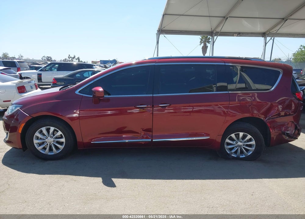 2019 CHRYSLER PACIFICA TOURING L VIN: 2C4RC1BG2KR554891