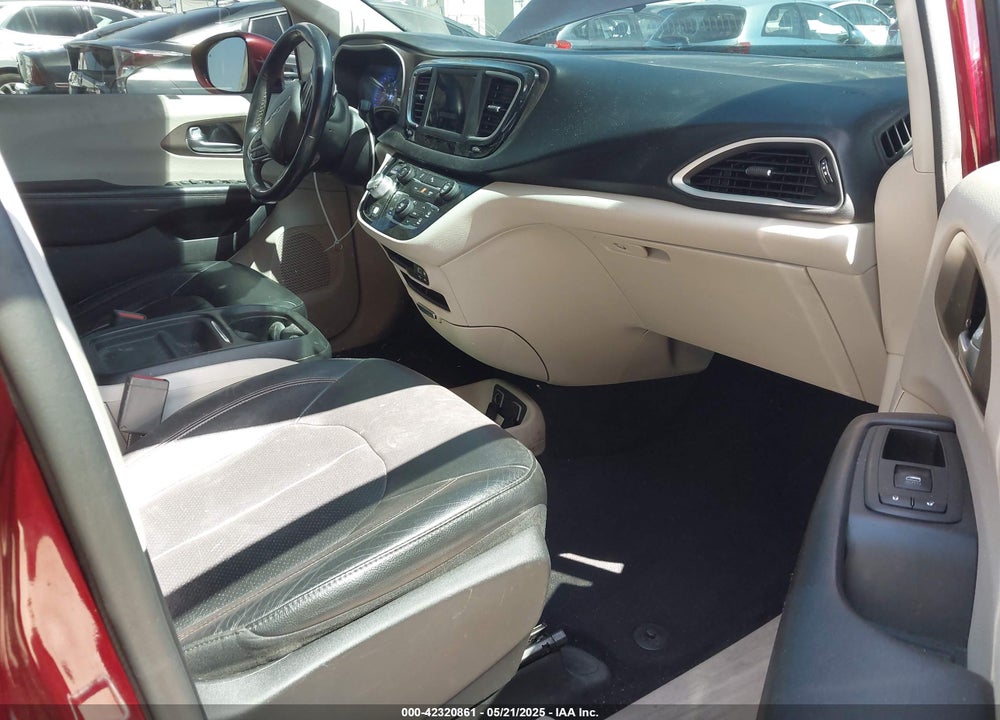 2019 CHRYSLER PACIFICA TOURING L VIN: 2C4RC1BG2KR554891