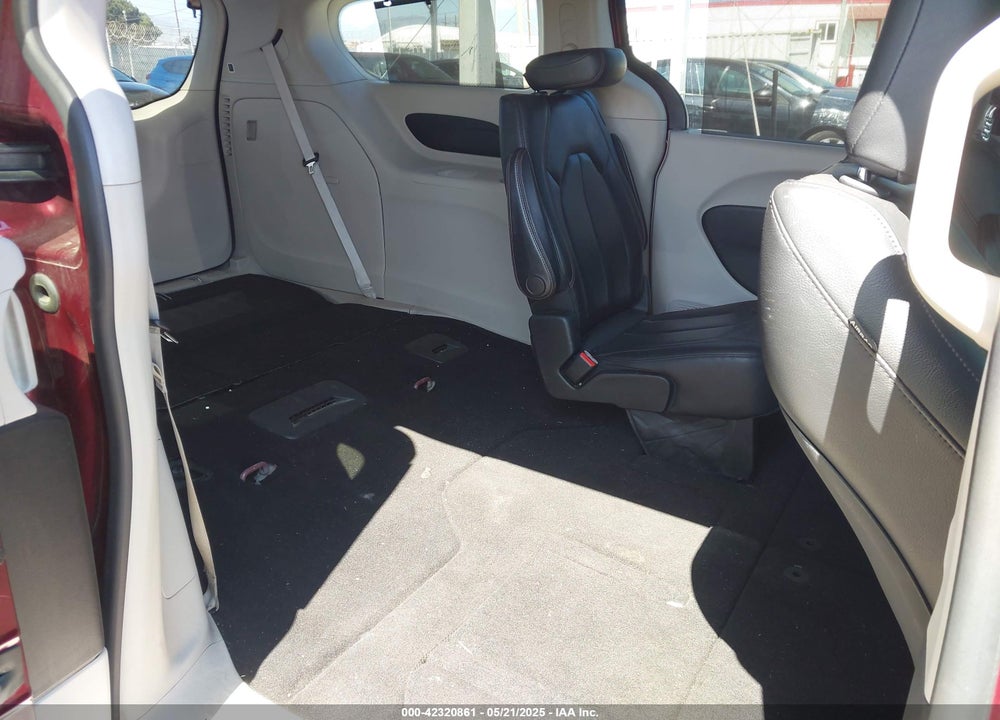 2019 CHRYSLER PACIFICA TOURING L VIN: 2C4RC1BG2KR554891