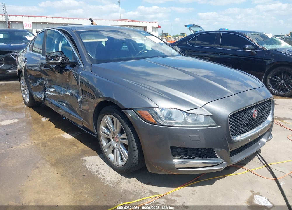 2016 JAGUAR XF 35T PREMIUM VIN: SAJBD4BV1GCY13483
