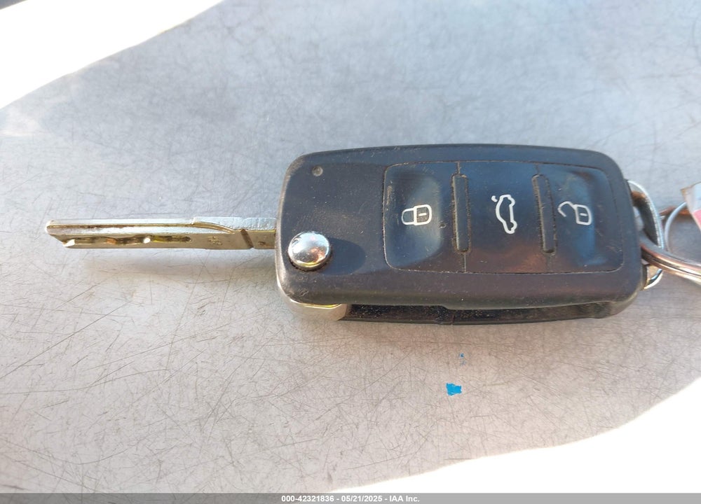 2011 VOLKSWAGEN JETTA VIN: 3VWDX7AJXBM314944