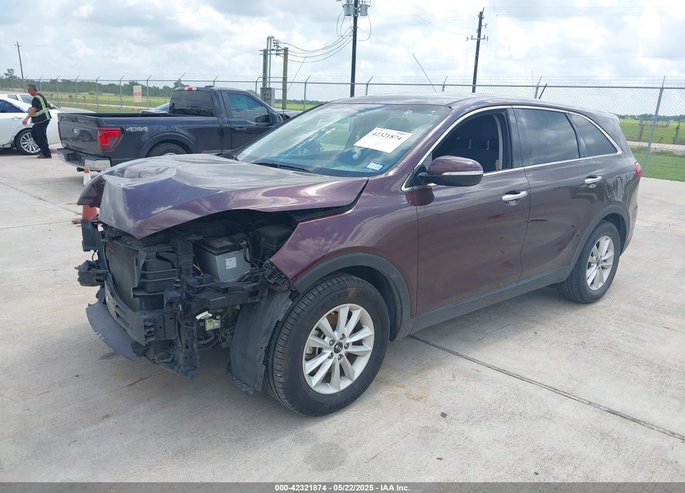 2019 KIA SORENTO 3.3L LX VIN: 5XYPG4A59KG497042