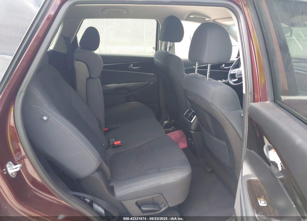 2019 KIA SORENTO 3.3L LX VIN: 5XYPG4A59KG497042