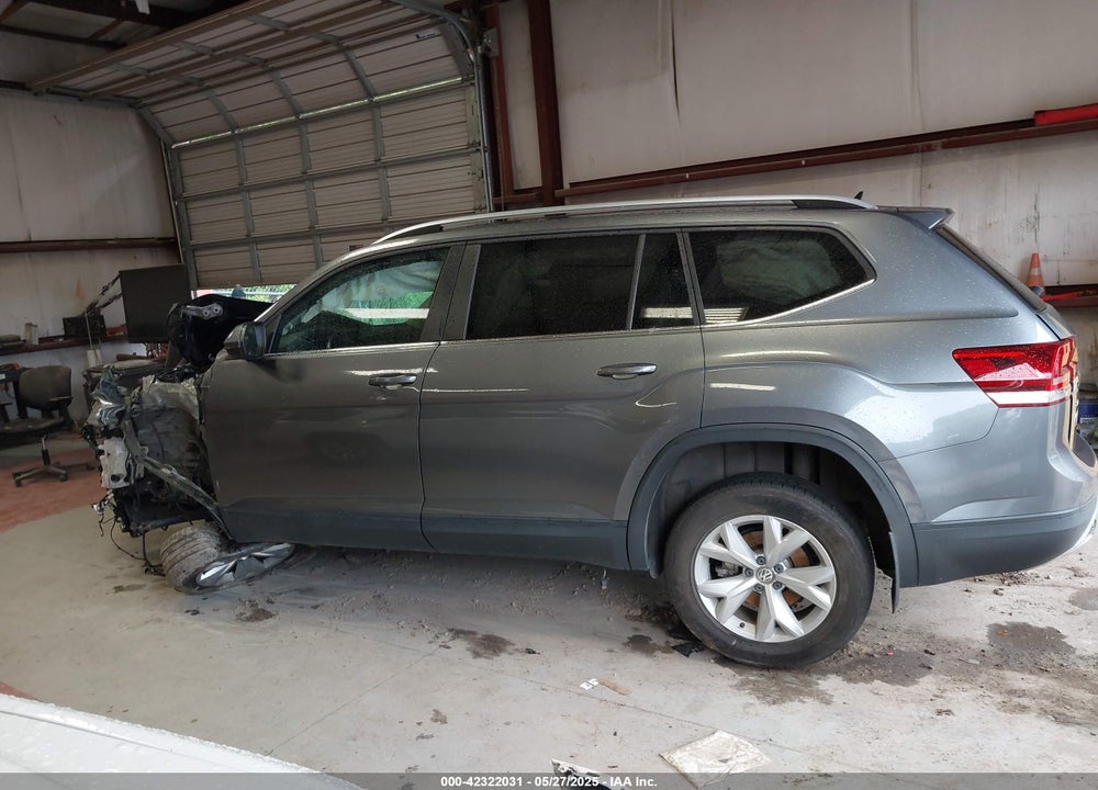 2018 VOLKSWAGEN ATLAS VIN: 1V2LR2CA5JC521085