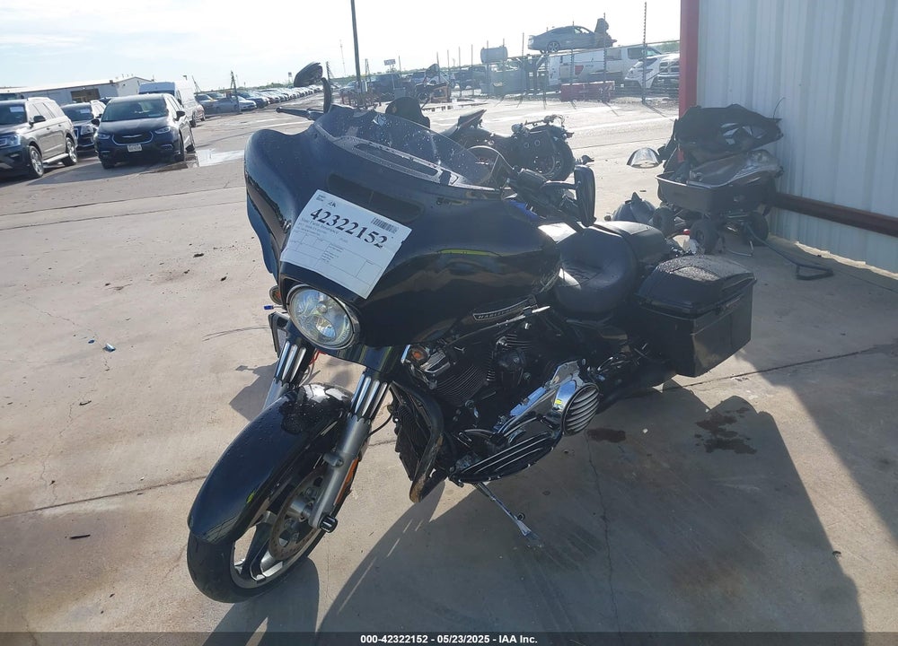 2017 HARLEY-DAVIDSON FLHX STREET GLIDE VIN: 1HD1KBC14HB657204