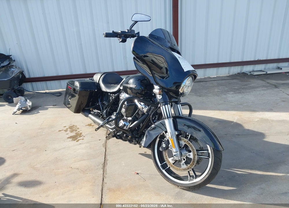 2017 HARLEY-DAVIDSON FLHX STREET GLIDE VIN: 1HD1KBC14HB657204