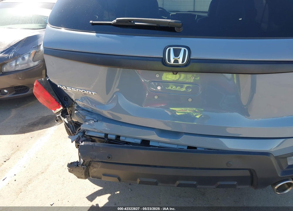 2022 HONDA PASSPORT 2WD EX-L VIN: 5FNYF7H52NB002772