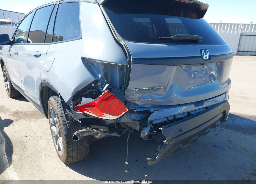 2022 HONDA PASSPORT 2WD EX-L VIN: 5FNYF7H52NB002772