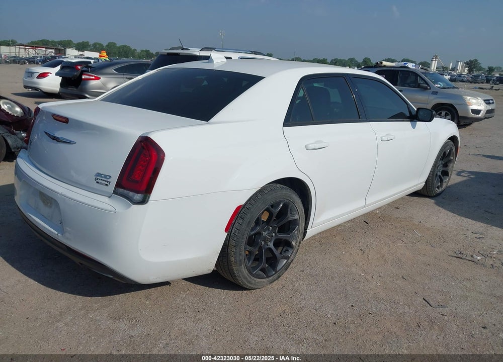 2019 CHRYSLER 300 VIN: 2C3CCAAG3KH589876