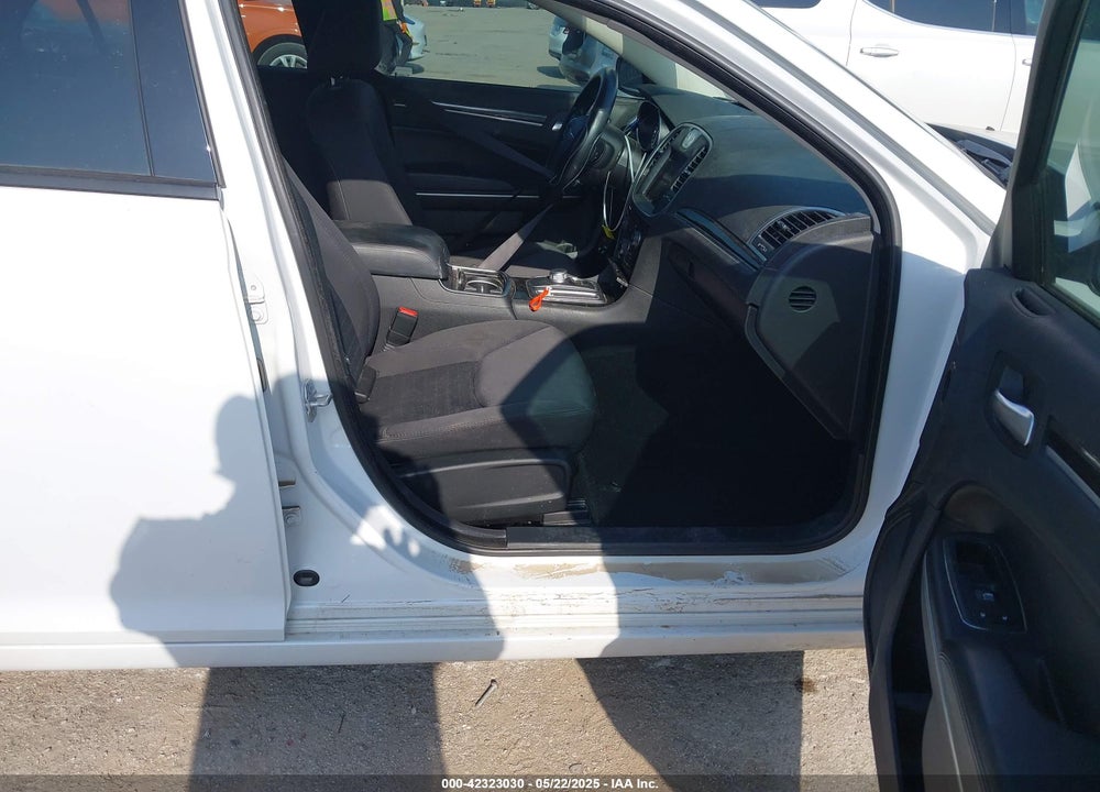 2019 CHRYSLER 300 VIN: 2C3CCAAG3KH589876