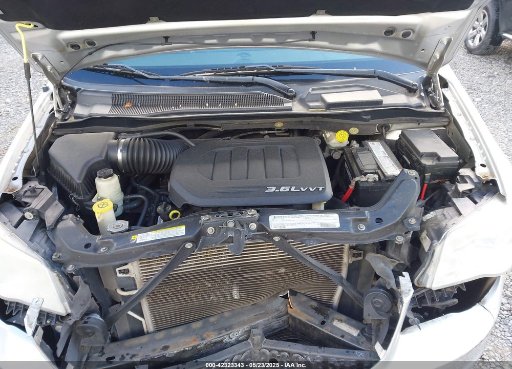 2011 DODGE GRAND CARAVAN CREW VIN: 2D4RN5DG8BR748617