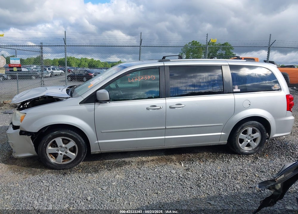 2011 DODGE GRAND CARAVAN CREW VIN: 2D4RN5DG8BR748617