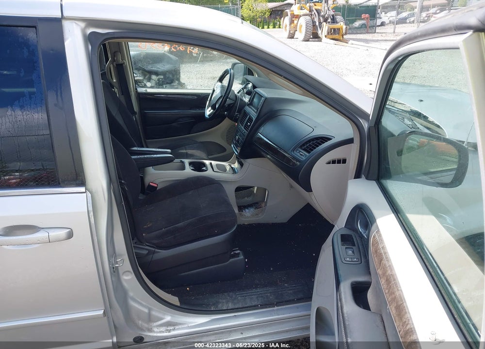 2011 DODGE GRAND CARAVAN CREW VIN: 2D4RN5DG8BR748617