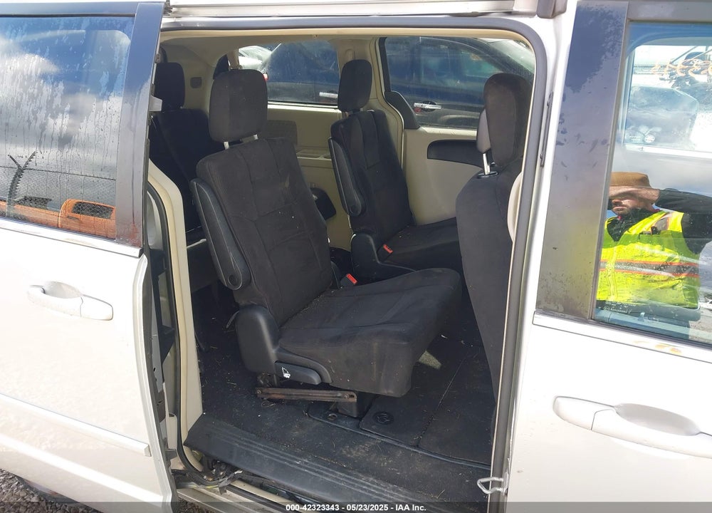 2011 DODGE GRAND CARAVAN CREW VIN: 2D4RN5DG8BR748617