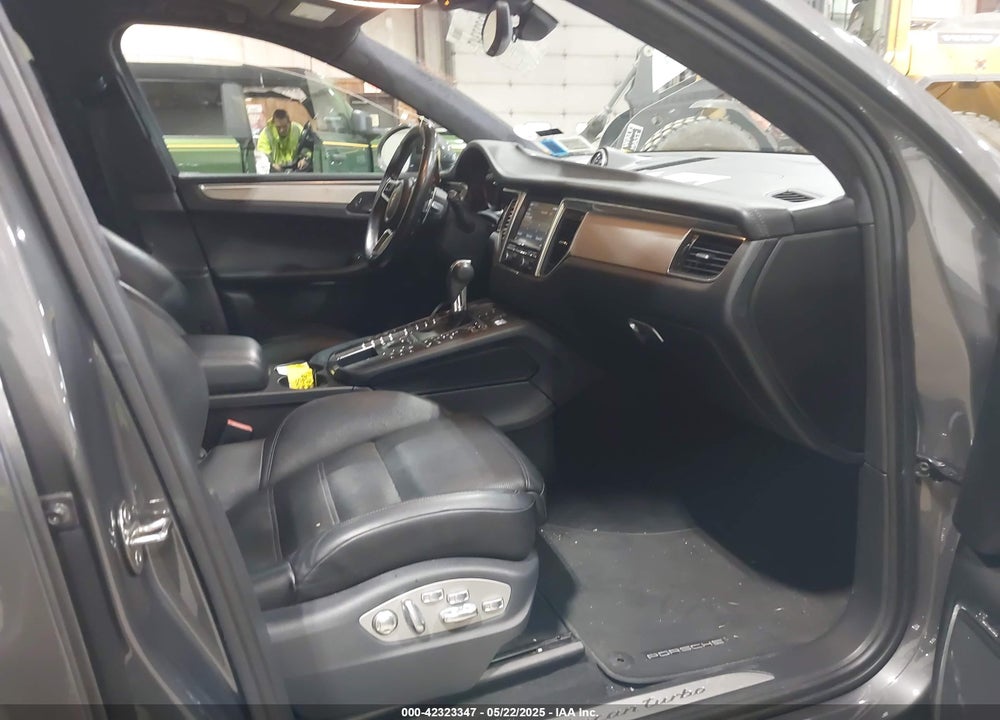2015 PORSCHE MACAN VIN: WP1AF2A52FLB92570