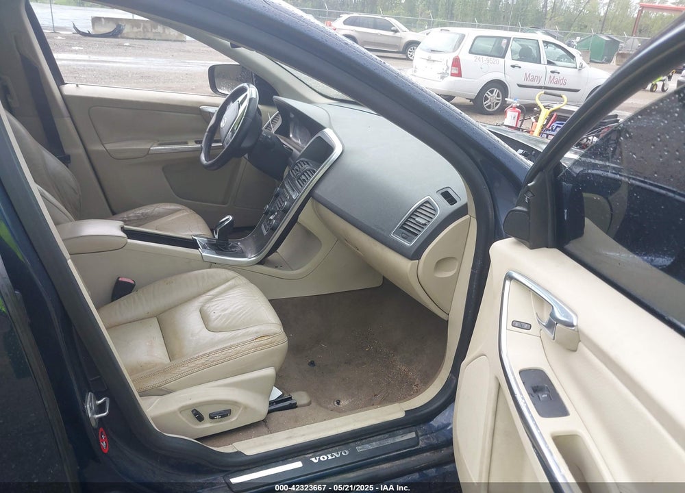 2014 VOLVO XC60 VIN: YV4952DL8E2506242