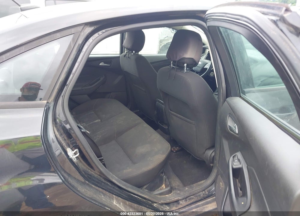 2015 FORD FOCUS VIN: 1FADP3F27FL204413