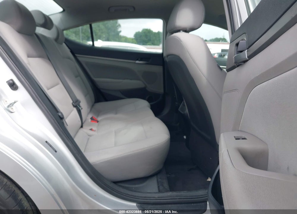 2017 HYUNDAI ELANTRA VIN: 5NPD84LF7HH001694