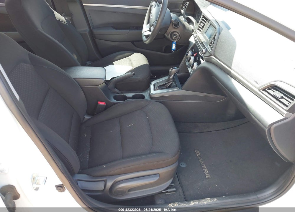 2019 HYUNDAI ELANTRA VIN: 5NPD74LF8KH411799
