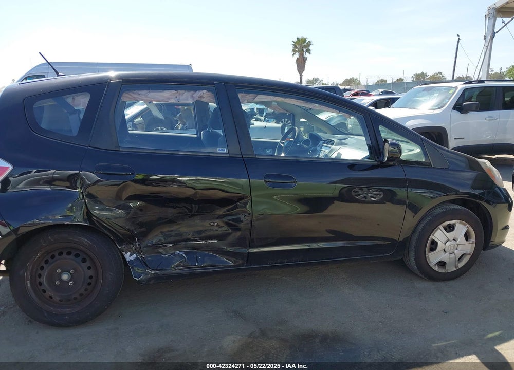 2013 HONDA FIT VIN: JHMGE8G30DC027345