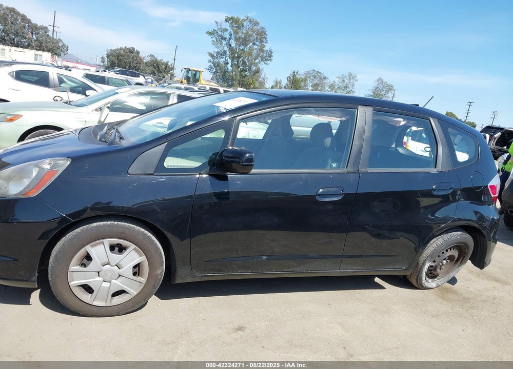 2013 HONDA FIT VIN: JHMGE8G30DC027345