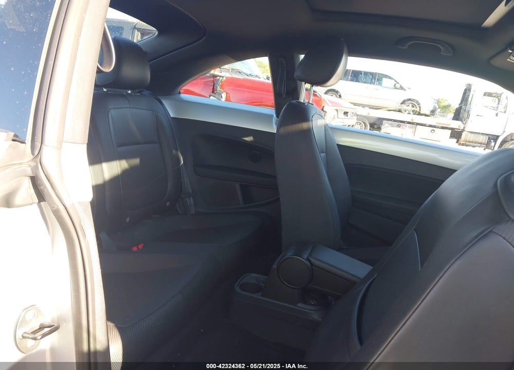 2013 VOLKSWAGEN BEETLE 2.0L TDI VIN: 3VWJL7AT1DM626511