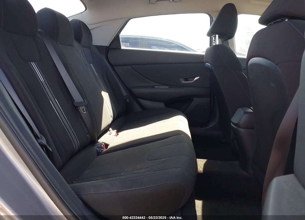 2021 HYUNDAI ELANTRA VIN: KMHLS4AG1MU211633