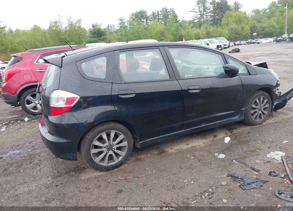 2013 HONDA FIT SPORT VIN: JHMGE8H51DC011106