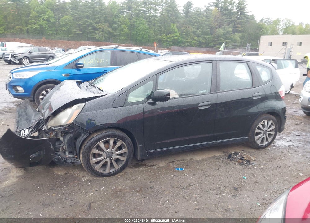 2013 HONDA FIT SPORT VIN: JHMGE8H51DC011106