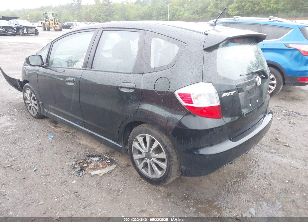 2013 HONDA FIT SPORT VIN: JHMGE8H51DC011106