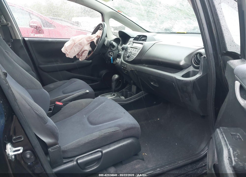 2013 HONDA FIT SPORT VIN: JHMGE8H51DC011106