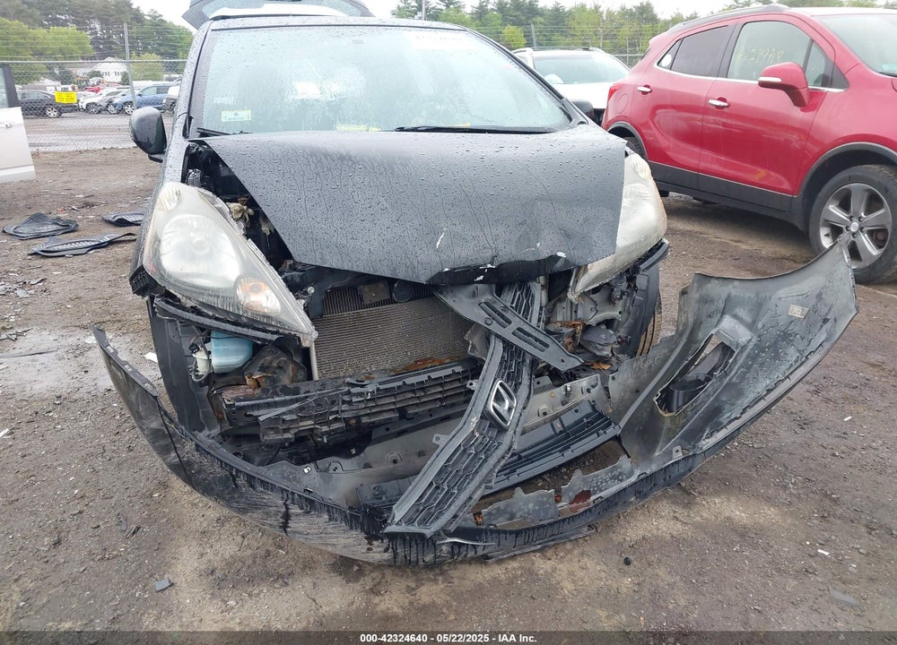 2013 HONDA FIT SPORT VIN: JHMGE8H51DC011106