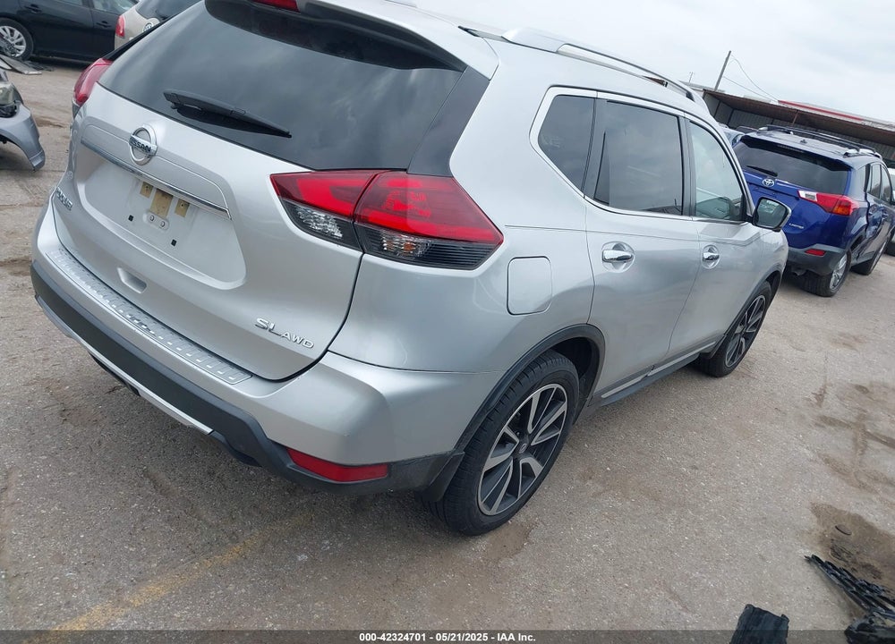 2018 NISSAN ROGUE VIN: JN8AT2MV5JW321001