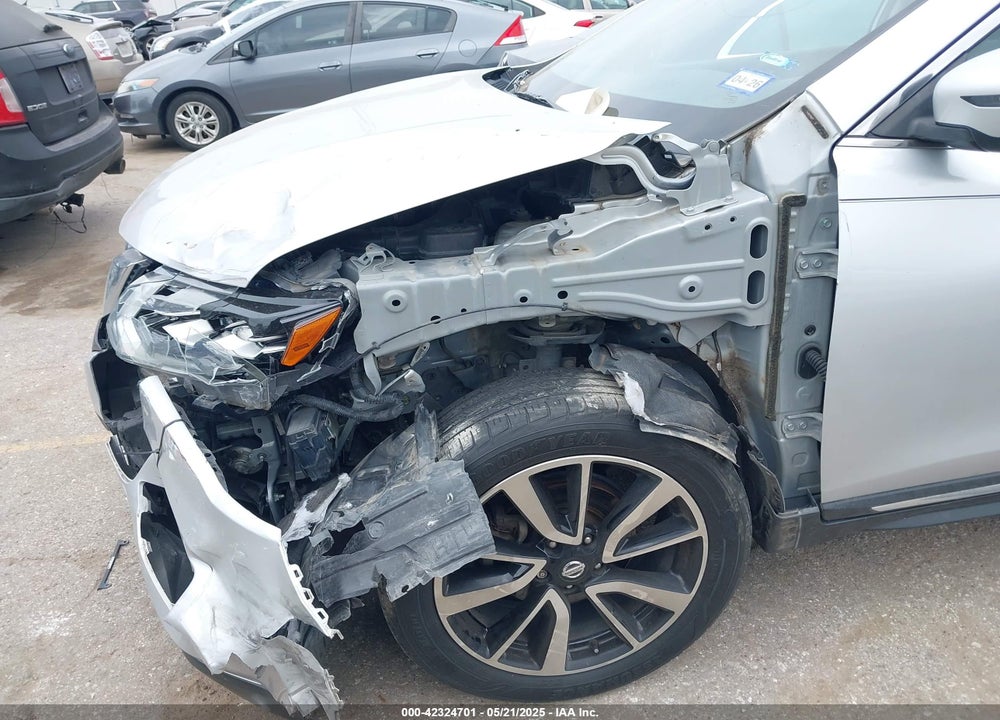 2018 NISSAN ROGUE VIN: JN8AT2MV5JW321001