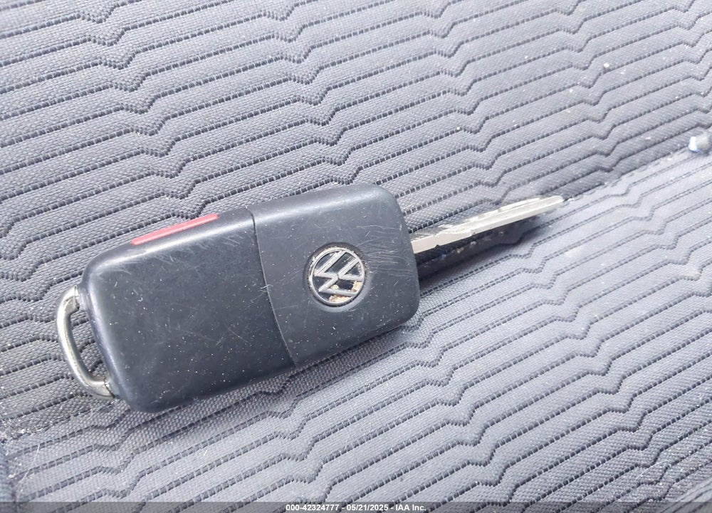 2013 VOLKSWAGEN BEETLE 2.5L ENTRY VIN: 3VWFP7AT4DM639280