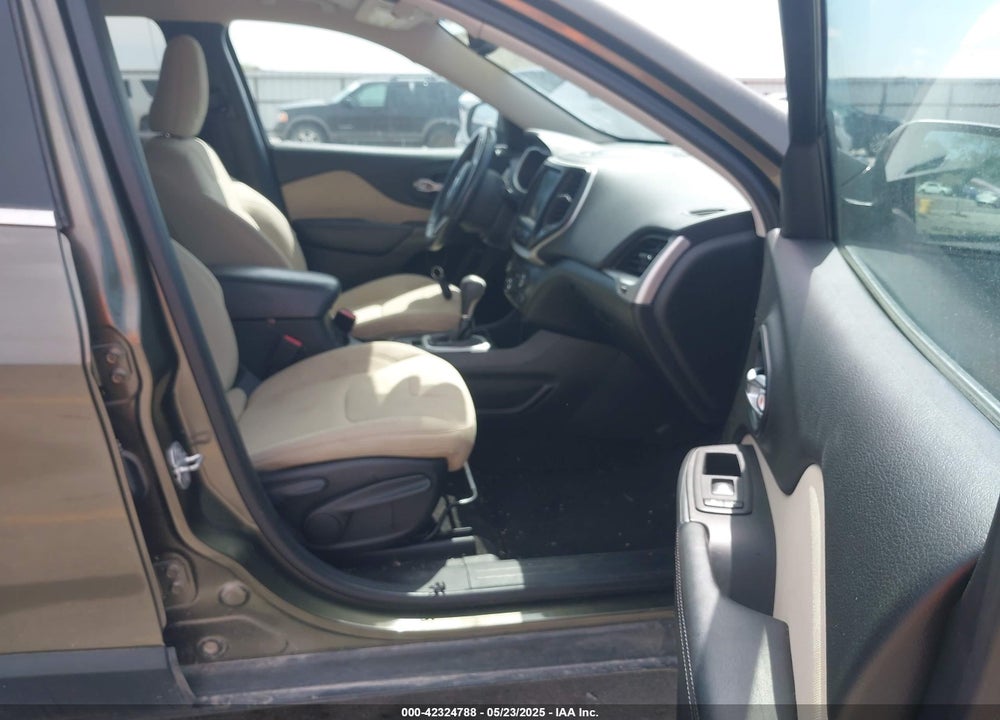 2015 JEEP CHEROKEE VIN: 1C4PJLCB4FW567019