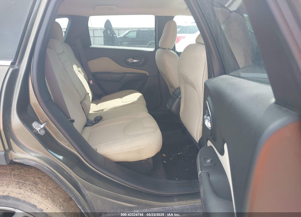 2015 JEEP CHEROKEE VIN: 1C4PJLCB4FW567019