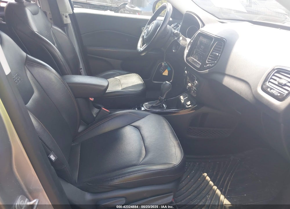 2019 JEEP COMPASS LIMITED FWD VIN: 3C4NJCCB1KT660054