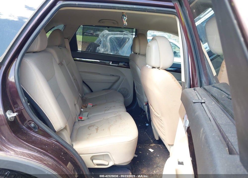 2014 KIA SORENTO VIN: 5XYKTCA64EG474572
