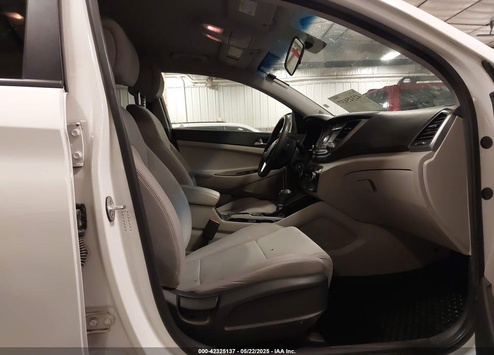 2018 HYUNDAI TUCSON VIN: KM8J2CA48JU729113
