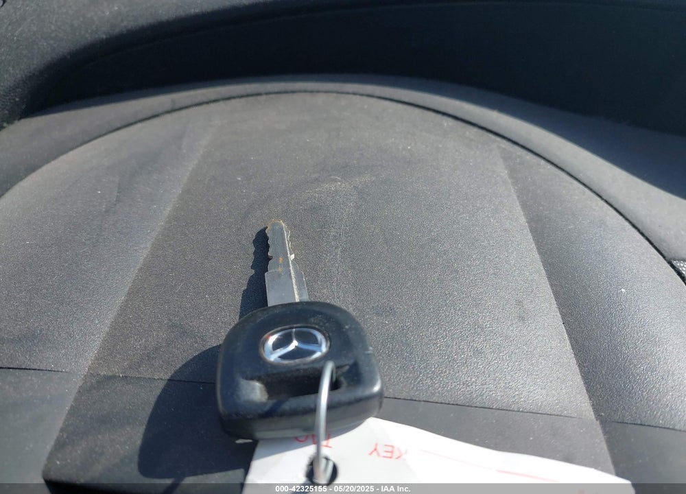 2011 MAZDA MAZDA3 VIN: JM1BL1UF2B1460469