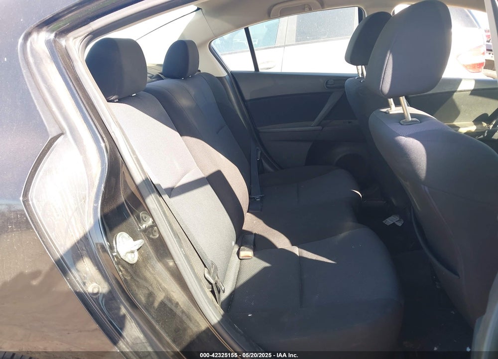 2011 MAZDA MAZDA3 VIN: JM1BL1UF2B1460469