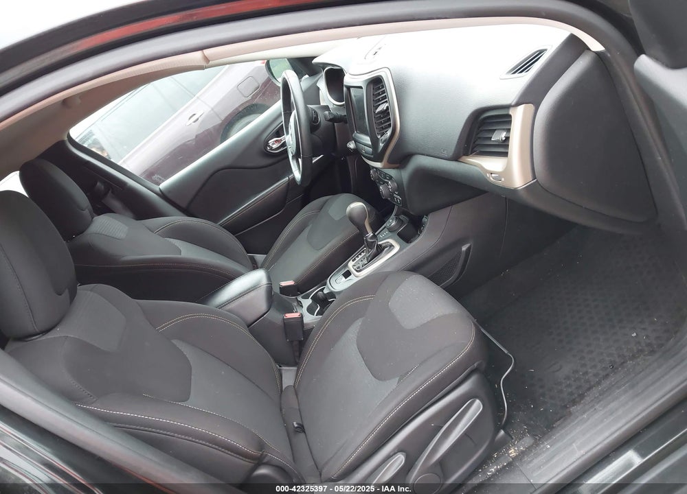 2015 JEEP CHEROKEE VIN: 1C4PJMCB9FW792395