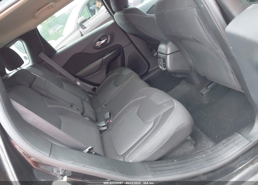 2015 JEEP CHEROKEE VIN: 1C4PJMCB9FW792395