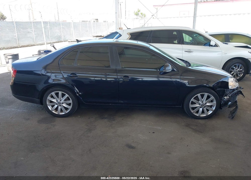 2010 VOLKSWAGEN JETTA VIN: 3VWRA7AJ1AM095491